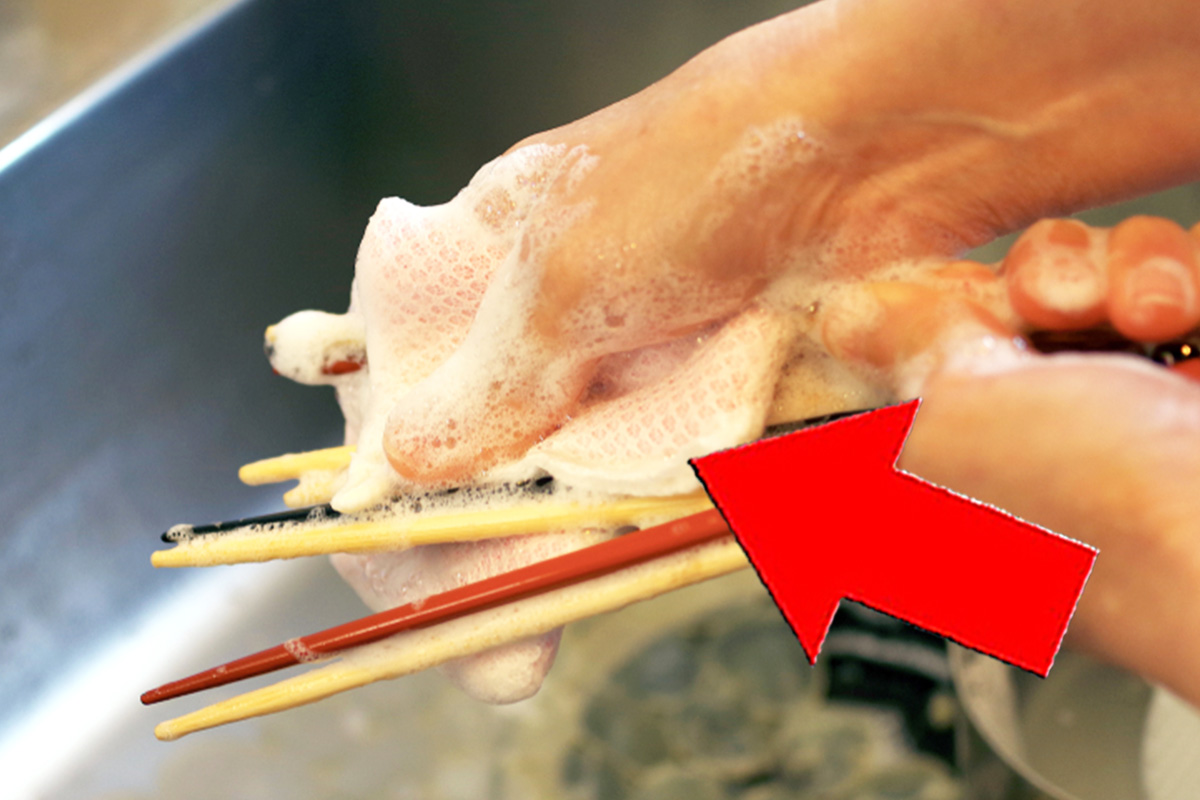 4 người một nhà cùng mắc ung thư gan, chuyên gia bước vào bếp phải hét lên: "Dùng đũa thế này khác gì uống thuốc độc?" - Ảnh 4.