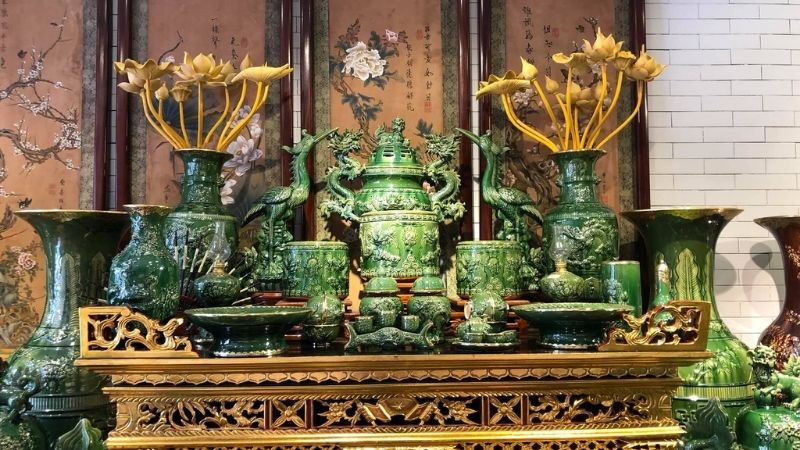 Ý nghĩa lọ hoa trên bàn thờ