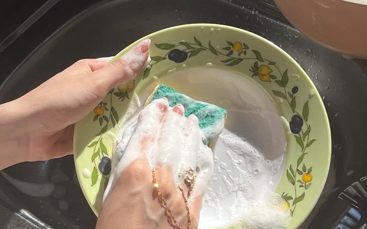 Lời khuyên đến tất cả các gia đình đang dùng 4 loại thìa này: Không khác gì... "nuốt độc"! - Ảnh 3.