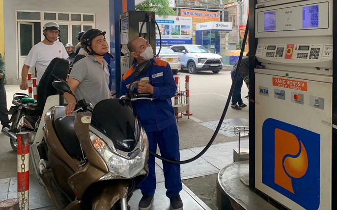 Đổ xăng: tin tức, hình ảnh, video, bình luận mới nhất